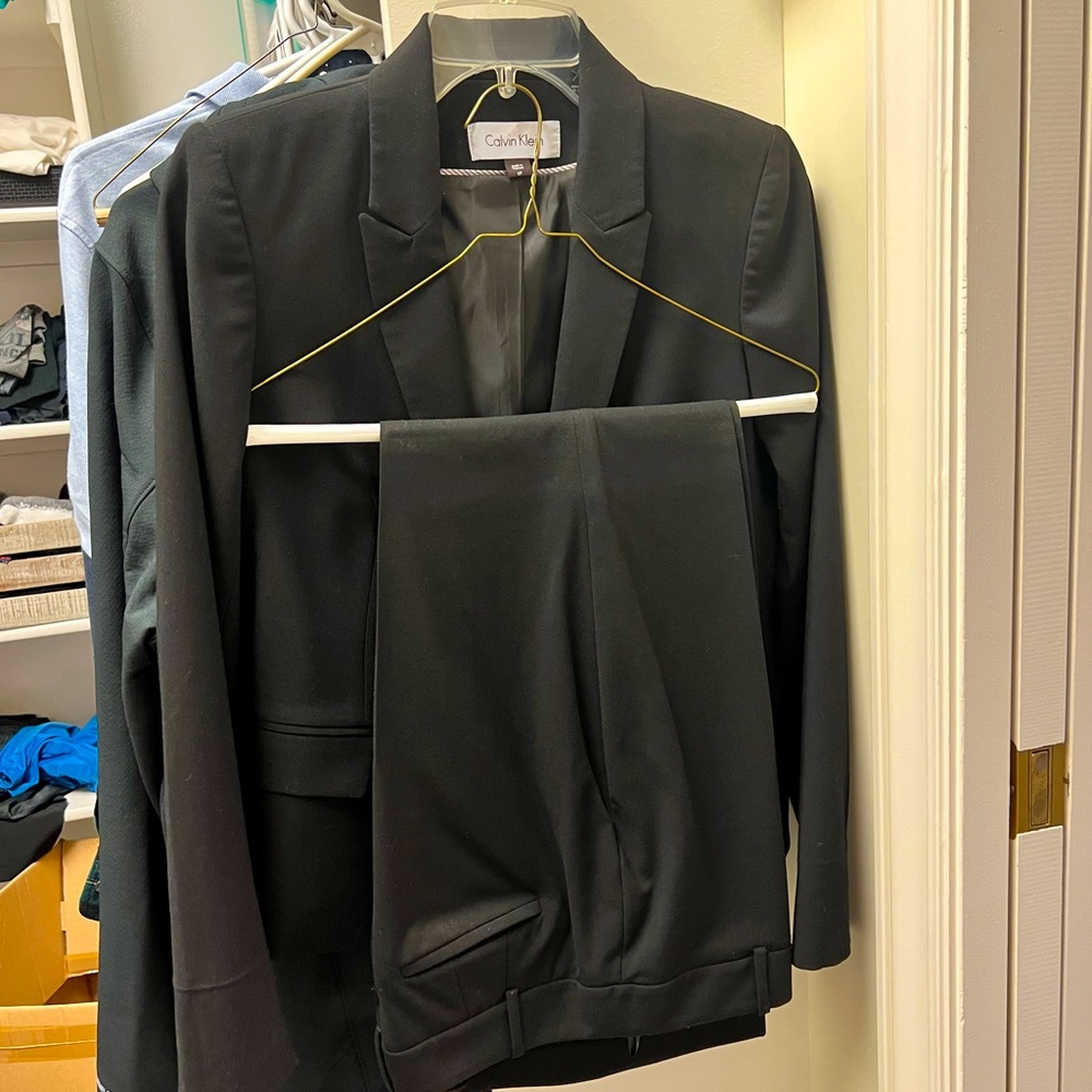 Women’a Calvin Klein Pantsuit, 6 petite, black